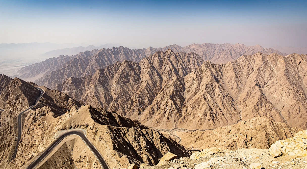 Montagnes du Jebel Jais surplombant les plaines de Ras Al Khaimah